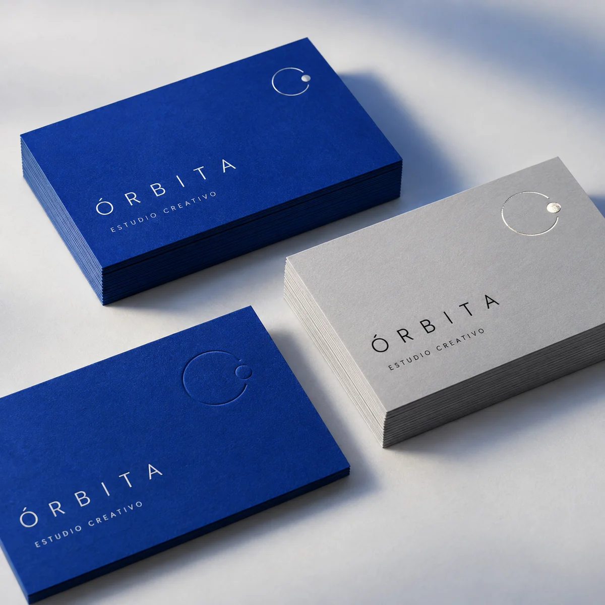 Tarjetas de presentación Órbita con distintos acabados